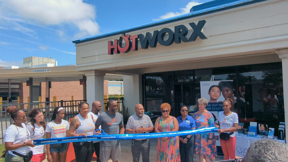 HOTWORX Ribbon cutting